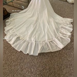 Vintage wedding dress size 2, creme.